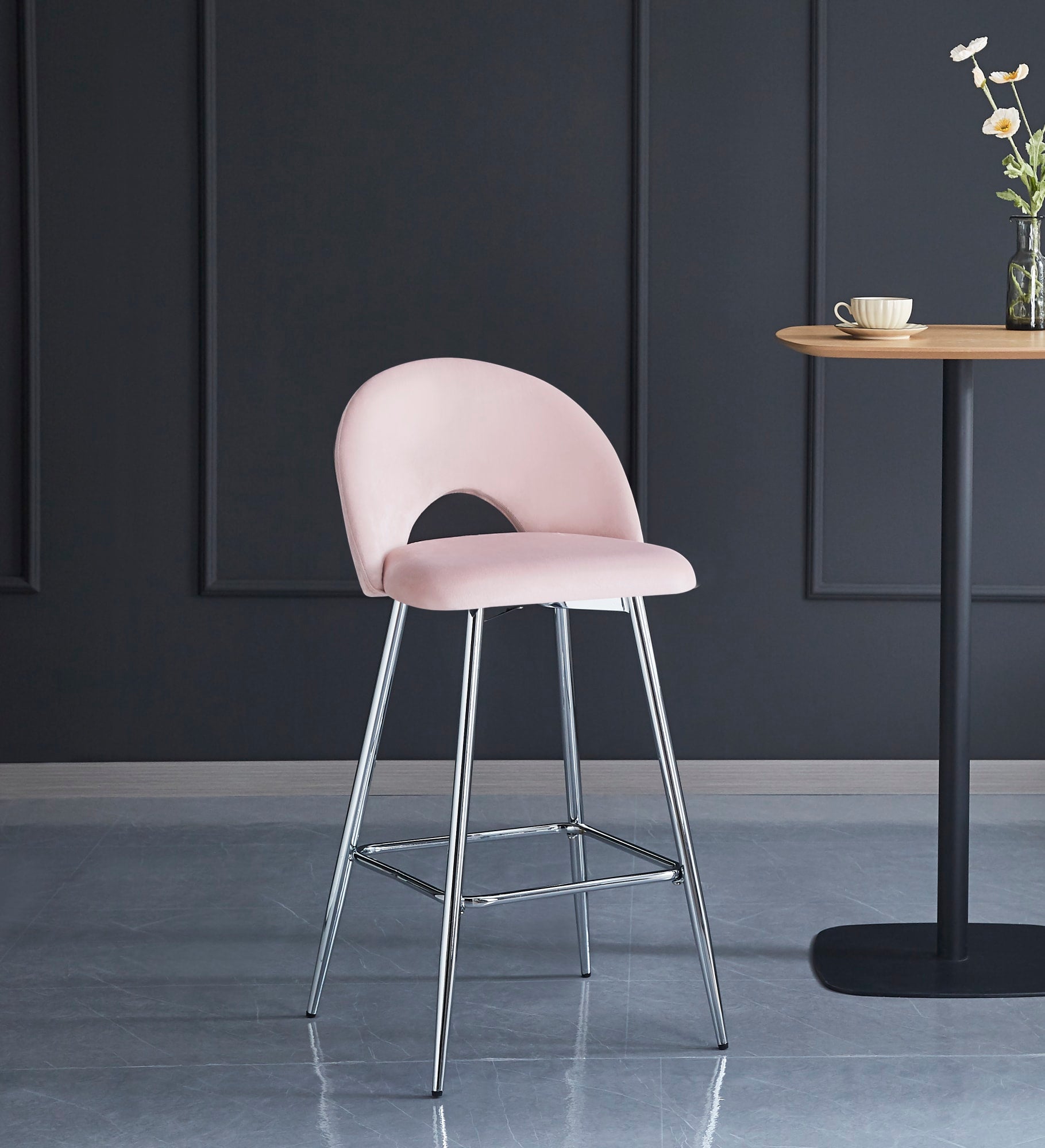 Détail du velours teddy et du pied chromé